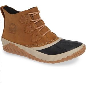 Womens SOREL Out N About Plus Waterproof Bootie
Sz:8 Color:ELK used/perfect cond